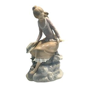 Lladro Girl with Fish at the Seaside‎ Porcelain Figurine 4918 Retired 1985 Mint